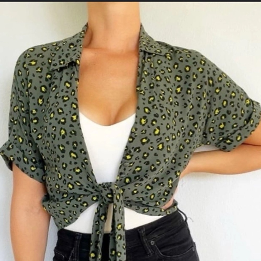 NWT American Eagle womens green blouse. Size M.